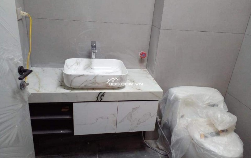 Nhà mình cho thuê nhà mới, hai cửa đi, Đội Cấn; vỉa hè 95m2* 5T- 31 Tr